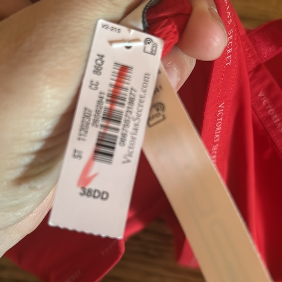 Victoria Secret Bra 36DD - Picture 3 of 3